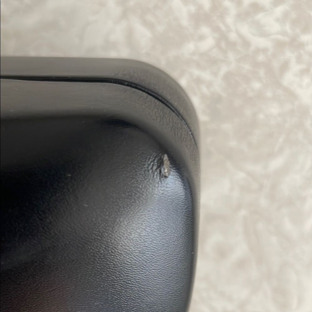 Coach Black Sunglasses with Matching Hard Case - Picture 6 of 6